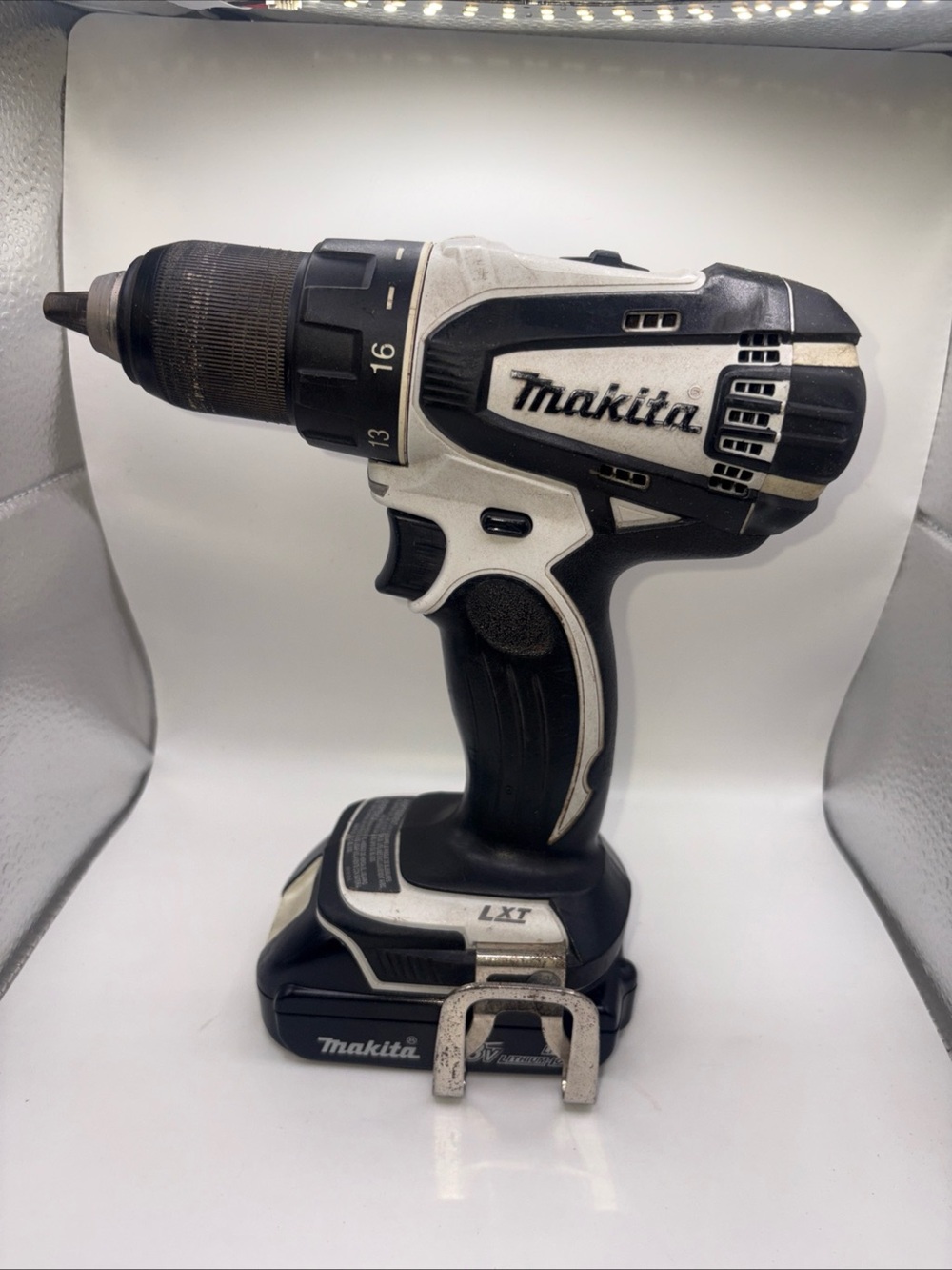 Makita cordless drill kit LXFD01WSP 18V LXT  w/ Batteries And Case